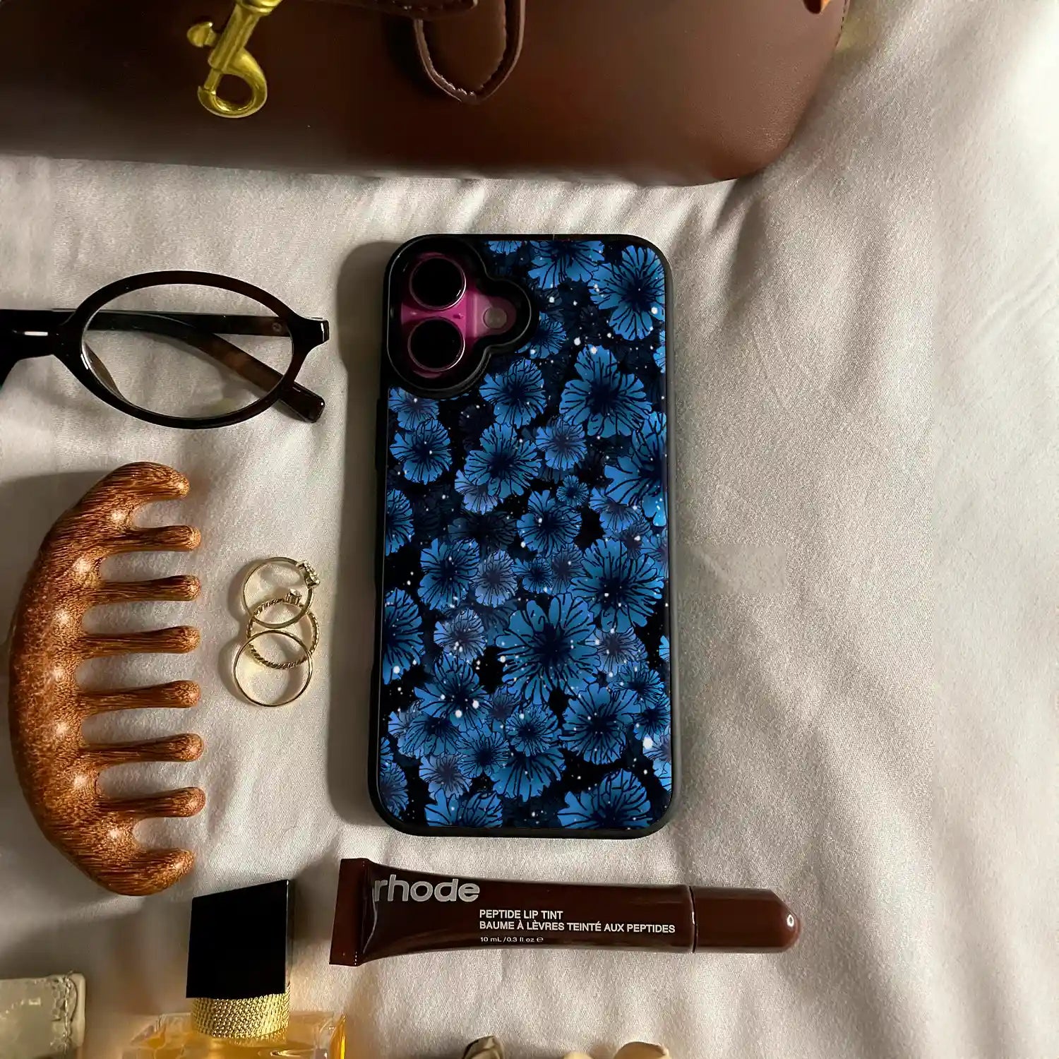 Navy Daisy Magsafe iPhone Case
